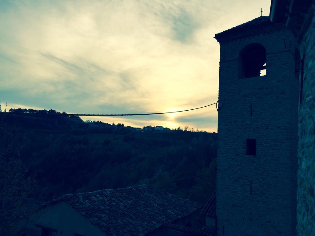 Dimora Storico Romantica Il Sole E La Luna Cerretto Langhe Екстер'єр фото